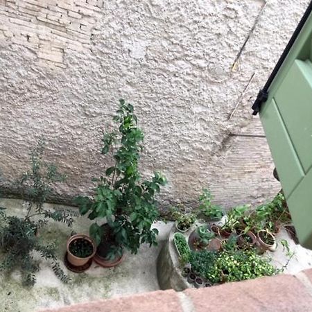 Ferienwohnung L'Arco Romano Foligno Exterior foto
