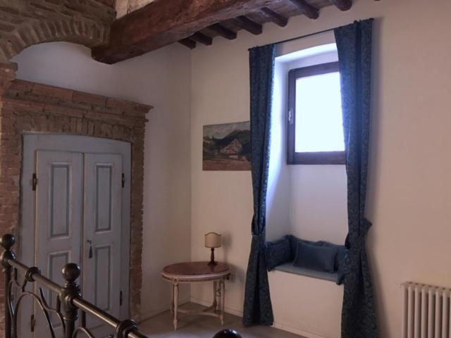 Ferienwohnung L'Arco Romano Foligno Exterior foto